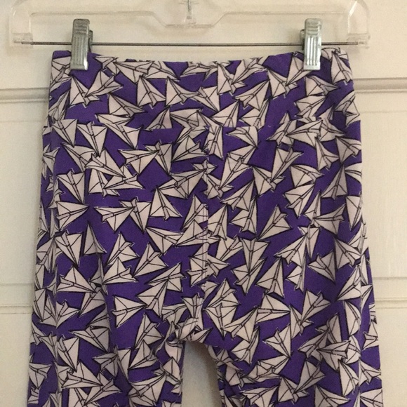 LulaRoe Paper Airplane Print LEGGINGS *Purple* One Size (2-10) - Picture 6 of 8